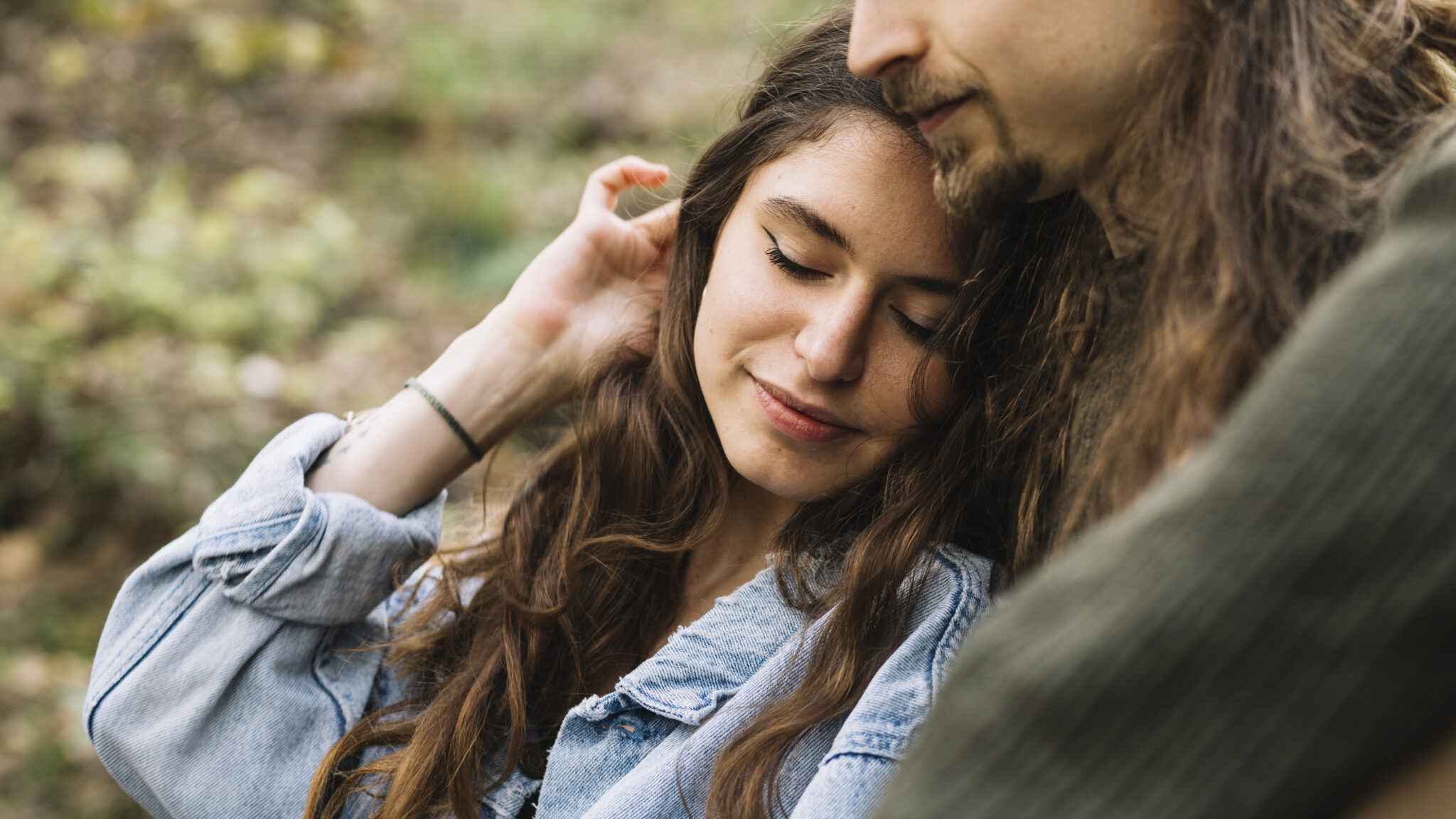 SMS pour rassurer sa copine : 50 messages pour lui donner confiance